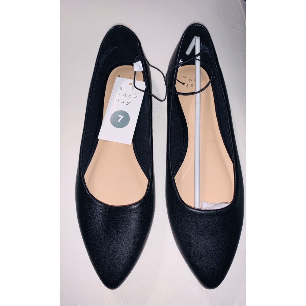 NEW! Black flats